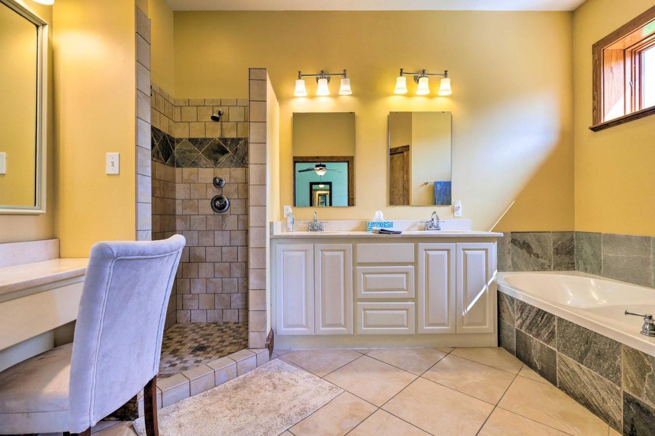 Bright Waveland Home - Walk To Beach Access! Exterior photo
